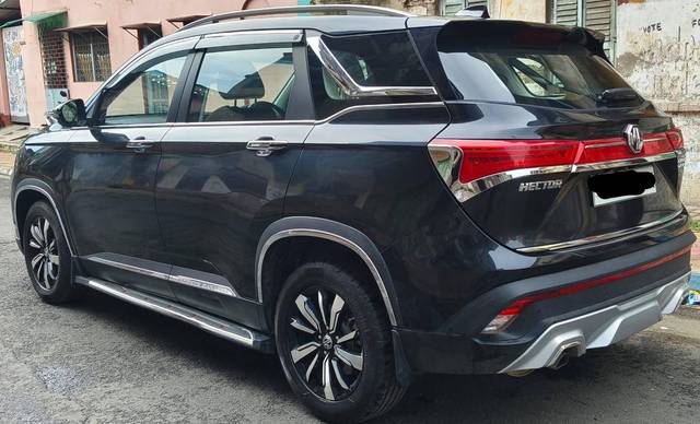 https://images10.gaadi.com/usedcar_image/4559500/original/processed_7609583ccbf33d691ed9560b0c3ee414.jpg?imwidth=6402