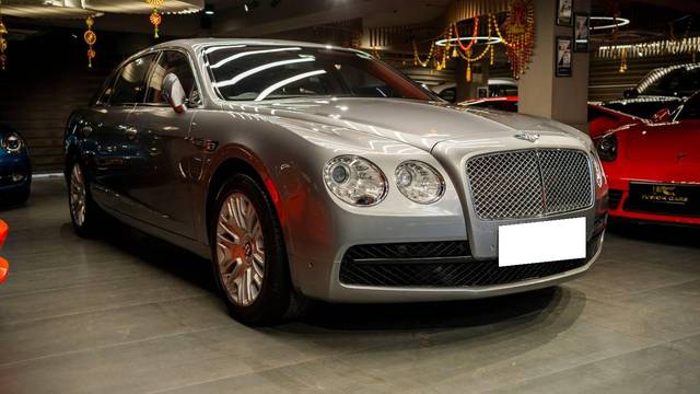 https://images10.gaadi.com/usedcar_image/4559502/original/processed_65fffd4a7df4f0c4c00529355c0cb7a9.jpg?imwidth=6400