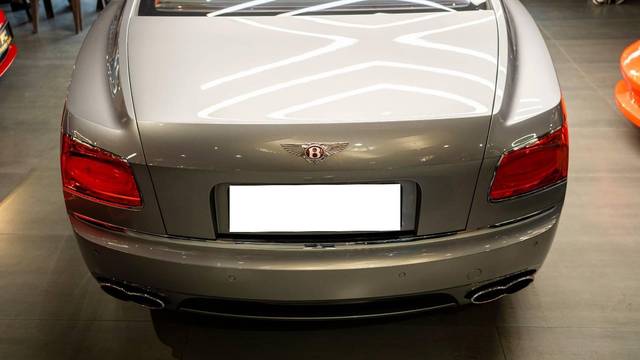 https://images10.gaadi.com/usedcar_image/4559502/original/processed_f7f49a5d5676a73ea6f8eadb3a8892df.jpg?imwidth=6401