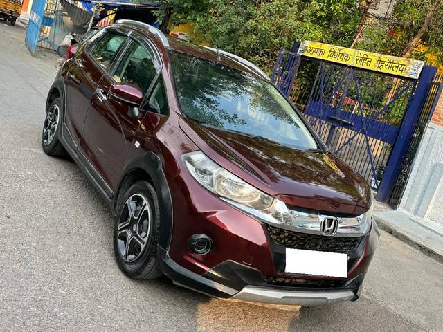 https://images10.gaadi.com/usedcar_image/4559526/original/processed_3d24f070-5d05-426e-9a69-531af6612cee.jpg?imwidth=6400