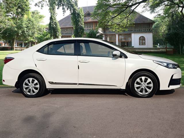 https://images10.gaadi.com/usedcar_image/4559545/original/9d83cf7d3785f53cff80cb3da446de08.jpg?imwidth=6401