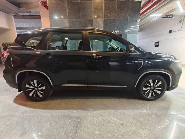https://images10.gaadi.com/usedcar_image/4559547/original/processed_a9e1e70120222eb46d39d3afd3c6c652.jpg?imwidth=6401