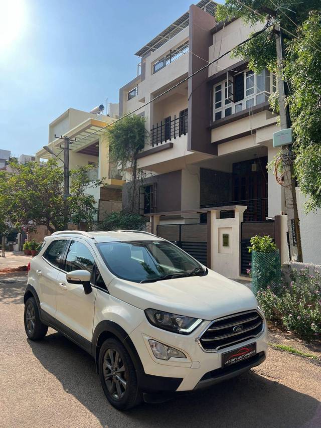 https://images10.gaadi.com/usedcar_image/4559550/original/processed_1c58d096-d1f0-4089-80dc-e92b45e46d35.jpg?imwidth=6400
