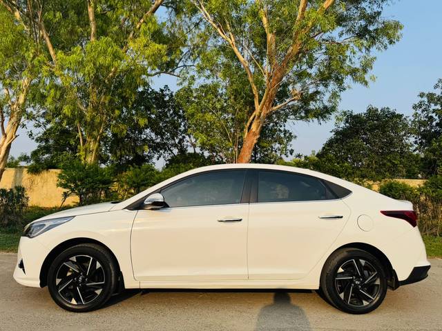 https://images10.gaadi.com/usedcar_image/4559558/original/6a56dcdaed4cd7774a5ee85307103184.jpeg?imwidth=6402