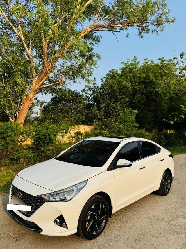 https://images10.gaadi.com/usedcar_image/4559558/original/processed_9ece88693023a3c6a300e34816486e64.jpeg?imwidth=6400