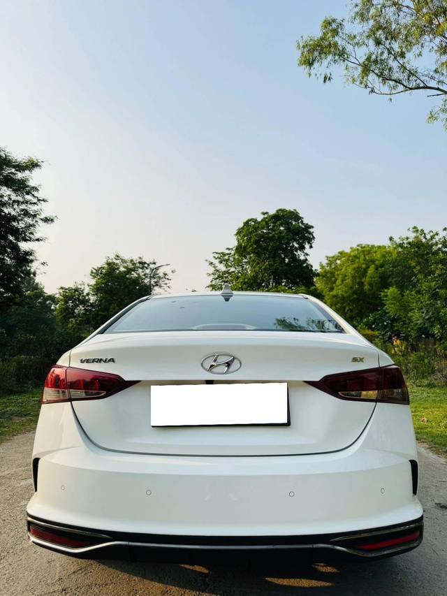 https://images10.gaadi.com/usedcar_image/4559558/original/processed_c76d01ecb446013ed5d7a51d0e306a80.jpeg?imwidth=6401