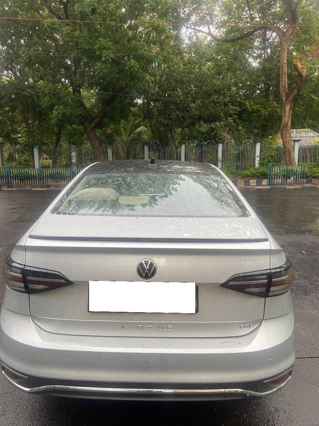 https://images10.gaadi.com/usedcar_image/4559560/original/processed_4f83cc491a9d146128de0c6d58ebb4d8.jpg?imwidth=6401