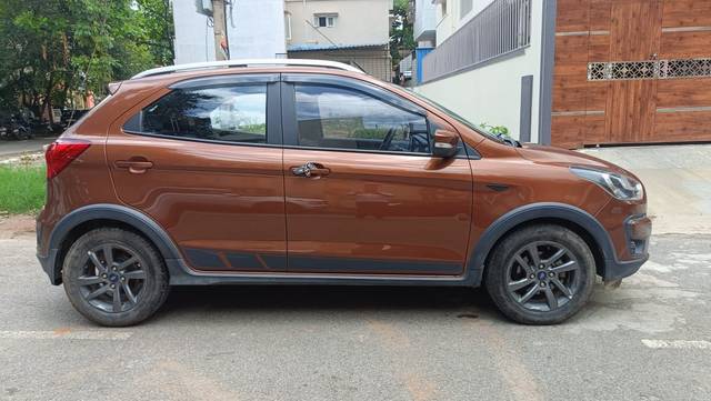 https://images10.gaadi.com/usedcar_image/4559563/original/81634674c9b26f827454b057bd801169.jpg?imwidth=6401