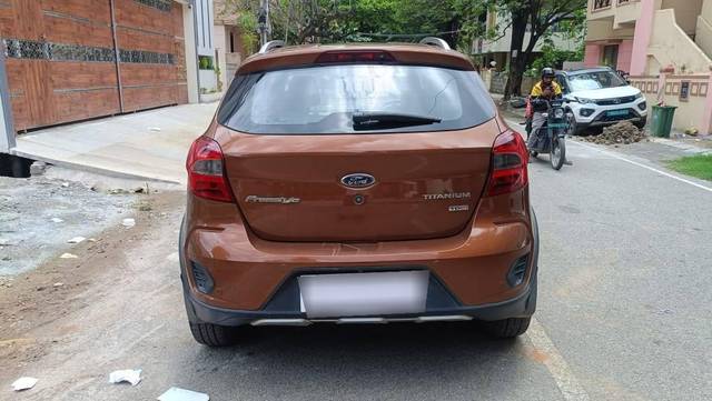 https://images10.gaadi.com/usedcar_image/4559563/original/processed_698ad074a1c69ad4e777b2c91c5e271e.jpg?imwidth=6402