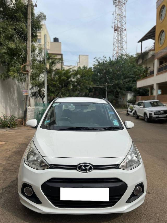 https://images10.gaadi.com/usedcar_image/4559613/original/processed_d18a8aa7-8699-4f95-826a-38bf518d3a54.jpg?imwidth=6402