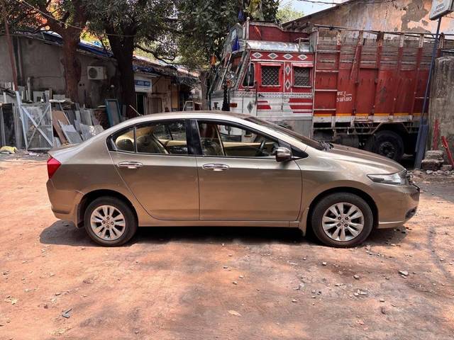 https://images10.gaadi.com/usedcar_image/4559624/original/processed_9fa255bd-6de5-4a23-a9a5-509c0851309b.jpg?imwidth=6401