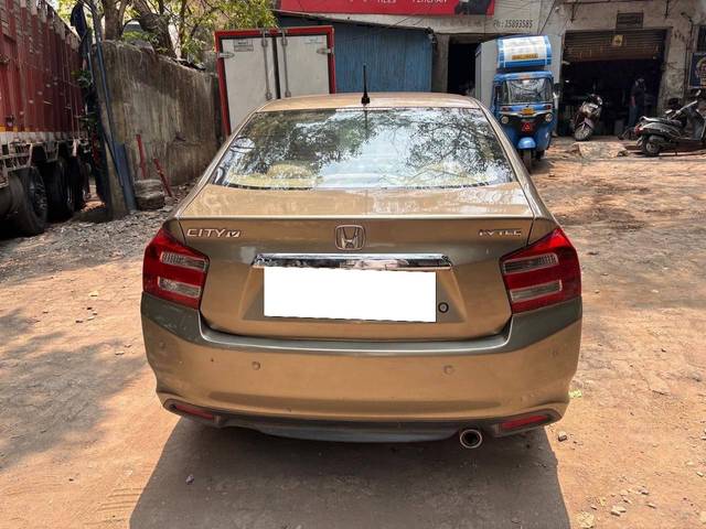 https://images10.gaadi.com/usedcar_image/4559624/original/processed_b5cf1da7-4a46-4e31-a7a2-44c36579b250.jpg?imwidth=6402