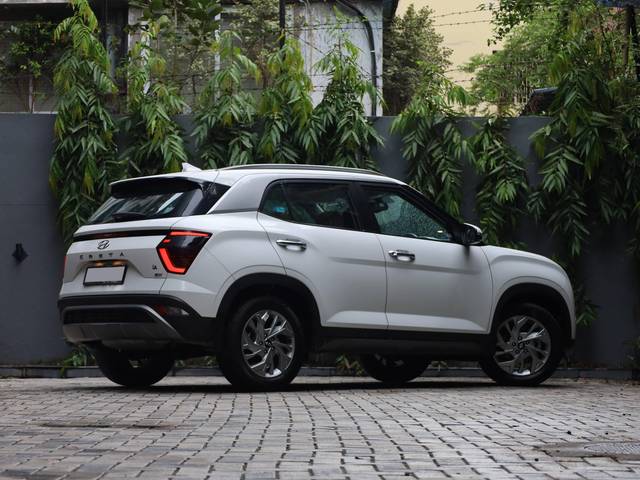 https://images10.gaadi.com/usedcar_image/4559628/original/processed_ea8cc8daed86545814c2bca9d7a7d4ff.jpg?imwidth=6402