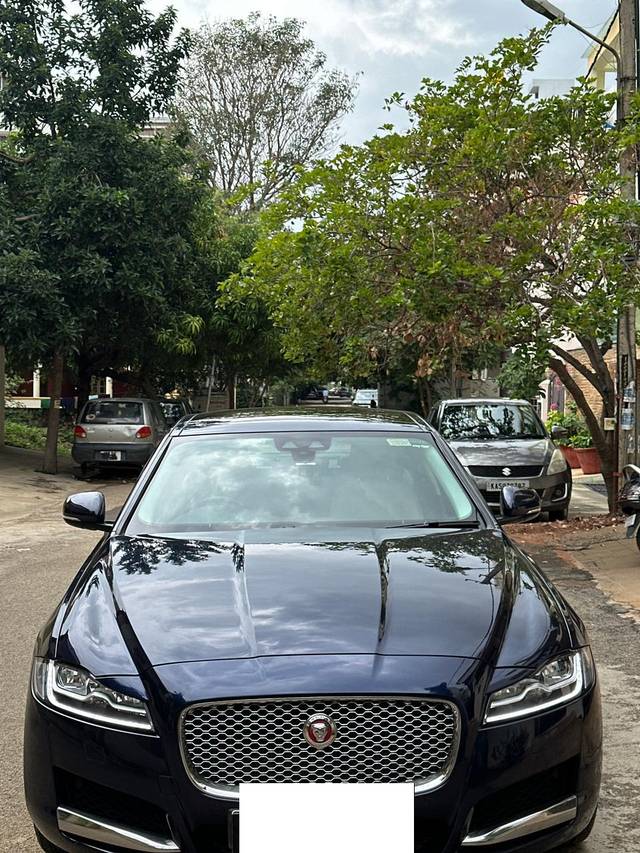 https://images10.gaadi.com/usedcar_image/4559633/original/processed_9b48f9c6-4659-49d6-ad5e-25a118836c42.jpg?imwidth=6400