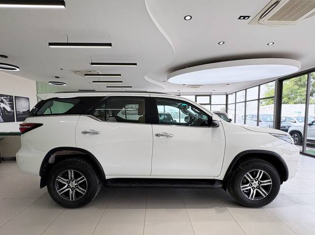 https://images10.gaadi.com/usedcar_image/4559636/original/5f2535fdf45513deaa71e5e7e86dbe6d.jpg?imwidth=6401