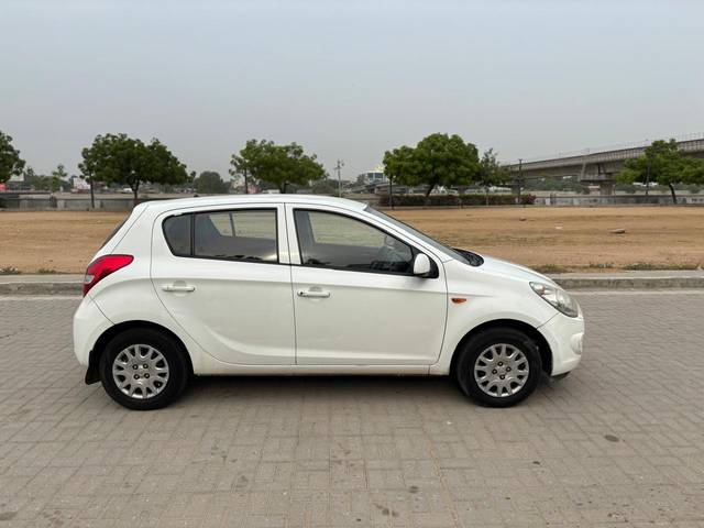https://images10.gaadi.com/usedcar_image/4559638/original/32cb215e6c5ac74b30b7840646fd7158.jpg?imwidth=6401