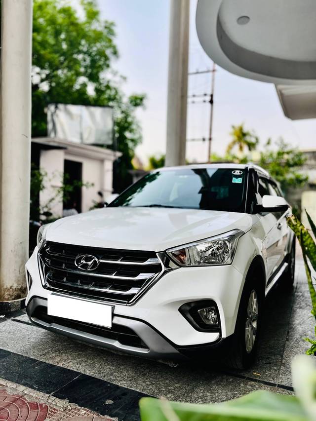 https://images10.gaadi.com/usedcar_image/4559641/original/processed_a7b544fe-e7dc-4131-adae-8e55c4a6623a.jpg?imwidth=6402
