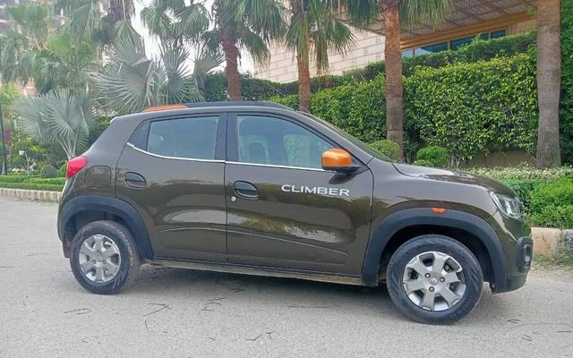 https://images10.gaadi.com/usedcar_image/4559643/original/processed_c49b9199e3a21177e13da1e8747ecab1.jpg?imwidth=6401