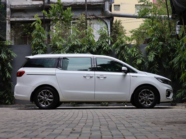 https://images10.gaadi.com/usedcar_image/4559648/original/processed_6e3cc34d605f8f1a814b641b63e89b8b.jpg?imwidth=6401
