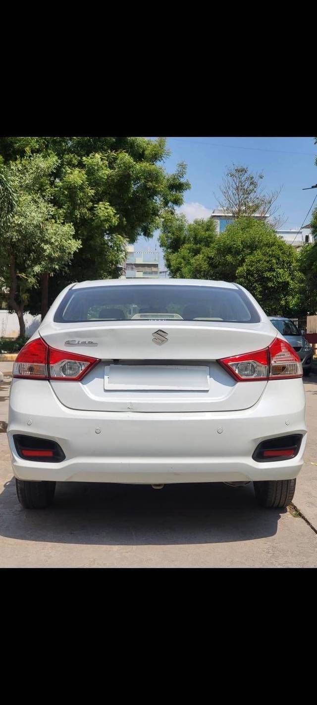 https://images10.gaadi.com/usedcar_image/4559657/original/processed_434c2ff50a43d036167785bbb8dfb5be.jpg?imwidth=6401