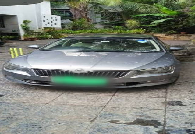 https://images10.gaadi.com/usedcar_image/4559669/original/632f16b4-7d7f-4364-8335-0122dd287b34.?imwidth=6400