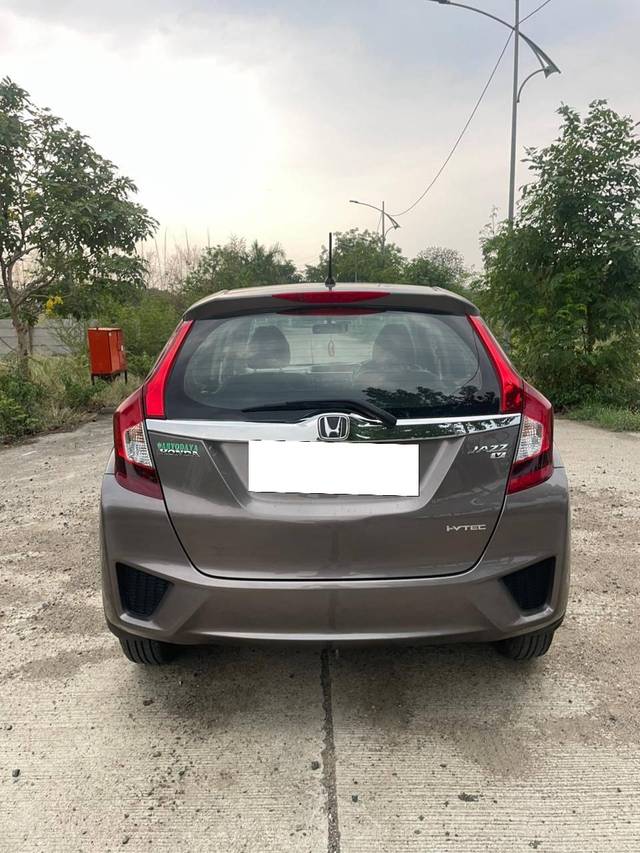 https://images10.gaadi.com/usedcar_image/4559672/original/processed_b3011e7b9e0225826fe1b447dc7b6a7f.jpg?imwidth=6401