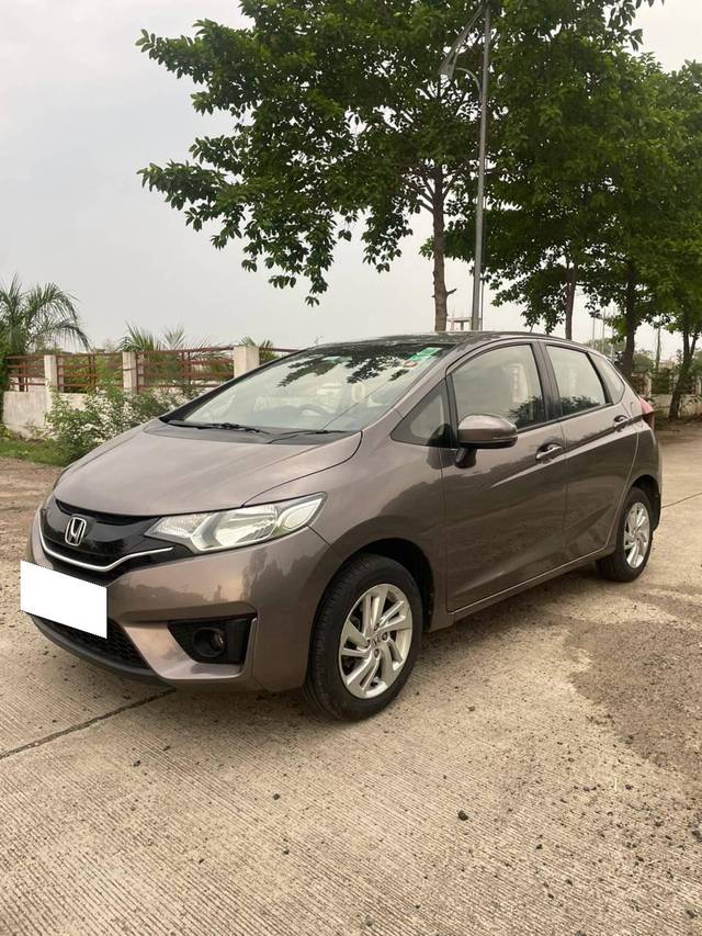https://images10.gaadi.com/usedcar_image/4559672/original/processed_ef4c8fc948aa6574e9c96146460a28b4.jpg?imwidth=6402