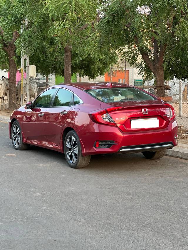 https://images10.gaadi.com/usedcar_image/4559678/original/processed_9124c9db-9cfe-497f-8f7c-f21174d8a539.jpg?imwidth=6401