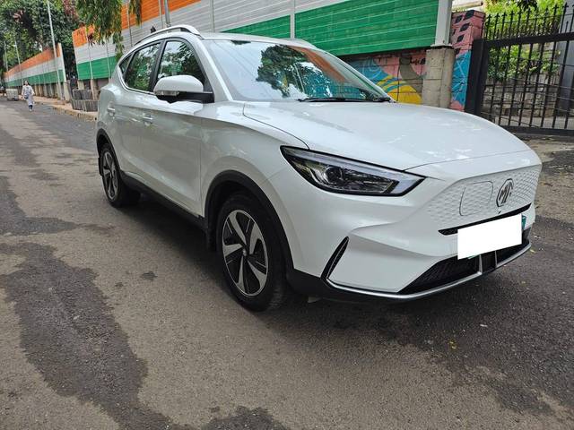 https://images10.gaadi.com/usedcar_image/4559686/original/processed_ac9994c0f9c48cb9be1c5b8ba0889122.jpg?imwidth=6400