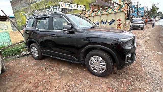https://images10.gaadi.com/usedcar_image/4559690/original/28a66160-428b-4362-83af-c60a4259deef.jpg?imwidth=6401