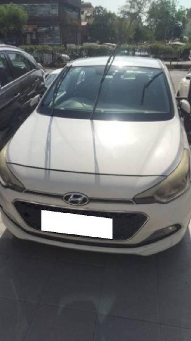 https://images10.gaadi.com/usedcar_image/4559743/original/processed_f9377ef8-fa8a-4a9a-94b4-467c890db5e1.jpg?imwidth=6401