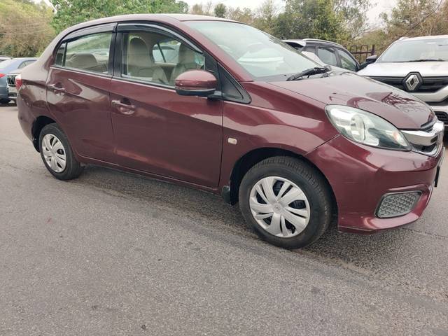 https://images10.gaadi.com/usedcar_image/4559747/original/922955a135b016acd54f9019e917bdfa.jpg?imwidth=6400