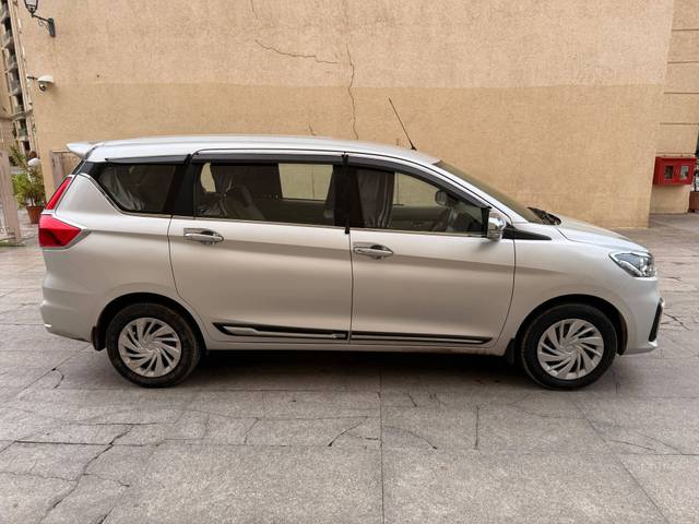 https://images10.gaadi.com/usedcar_image/4559748/original/processed_8f39d342ea0619673600d82d7a3f7ba1.jpg?imwidth=6401