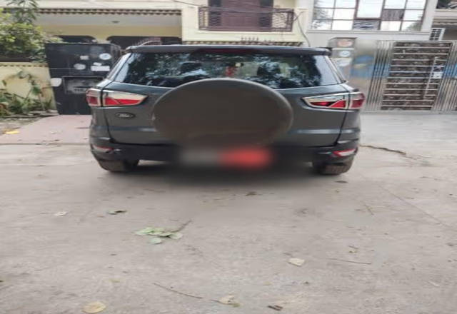 https://images10.gaadi.com/usedcar_image/4559769/original/60baf38d-62e8-4147-b05b-590bf314d28c.?imwidth=6401