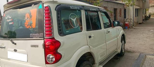 https://images10.gaadi.com/usedcar_image/4559782/original/processed_6854b3ba-55d4-4186-91b7-acd4610c99eb.jpg?imwidth=6401