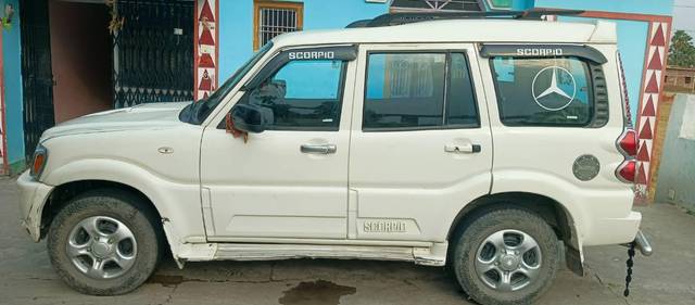 https://images10.gaadi.com/usedcar_image/4559782/original/processed_f41b47bd-5624-49cc-9ee8-d1089f7192b2.jpg?imwidth=6402