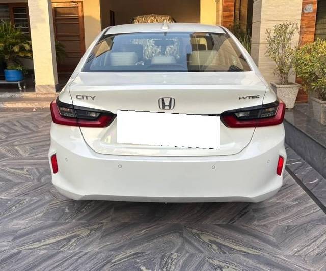 https://images10.gaadi.com/usedcar_image/4559832/original/processed_8d5bd591-13c5-4e2d-a2a5-697a0d324806.jpeg?imwidth=6401