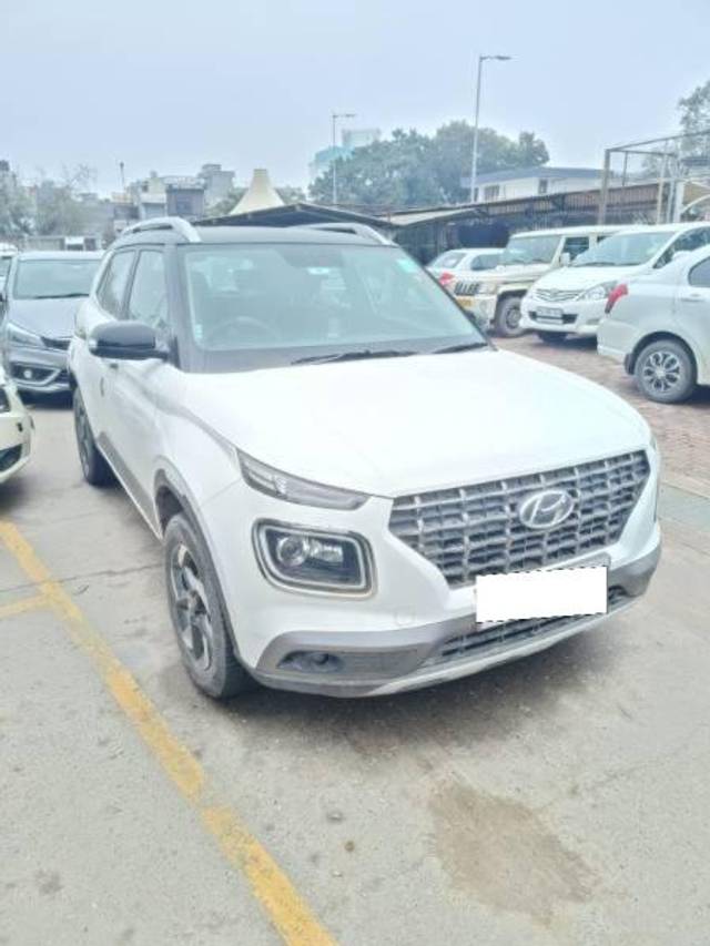 https://images10.gaadi.com/usedcar_image/4559837/original/processed_d676e489-5ba7-43bb-ae22-d4f888f82bf8.jpg?imwidth=6400