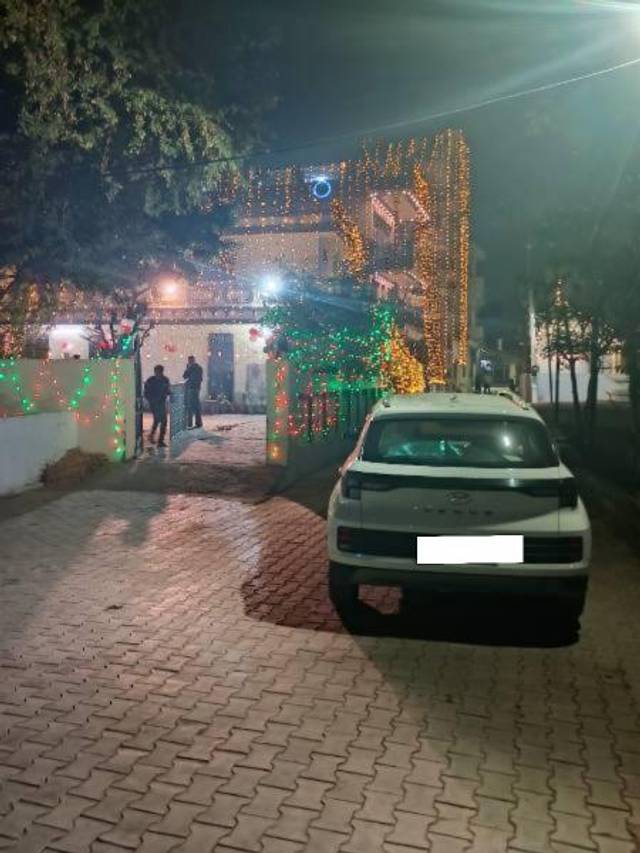 https://images10.gaadi.com/usedcar_image/4559839/original/processed_cd9054b4-4fcc-48f2-82bd-45c343a33a65.jpg?imwidth=6401