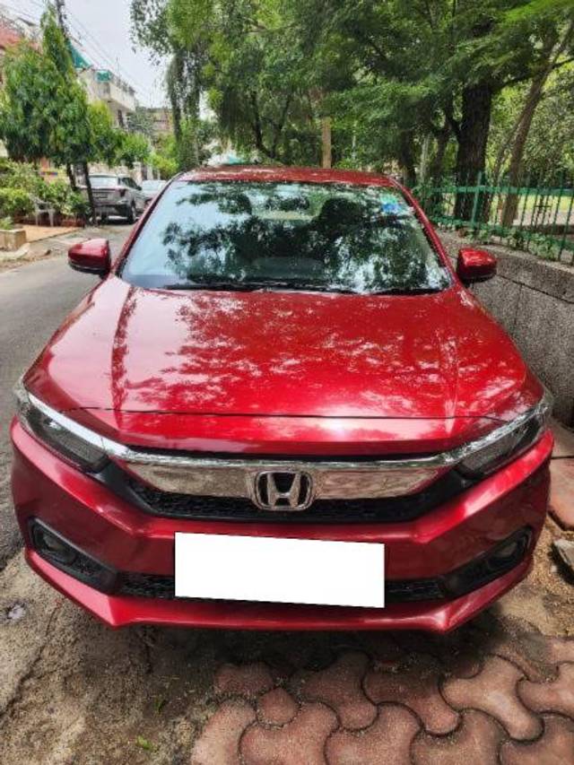 https://images10.gaadi.com/usedcar_image/4559850/original/processed_e26d8471-3ebe-400a-a18a-d8bef46ac192.jpg?imwidth=6400