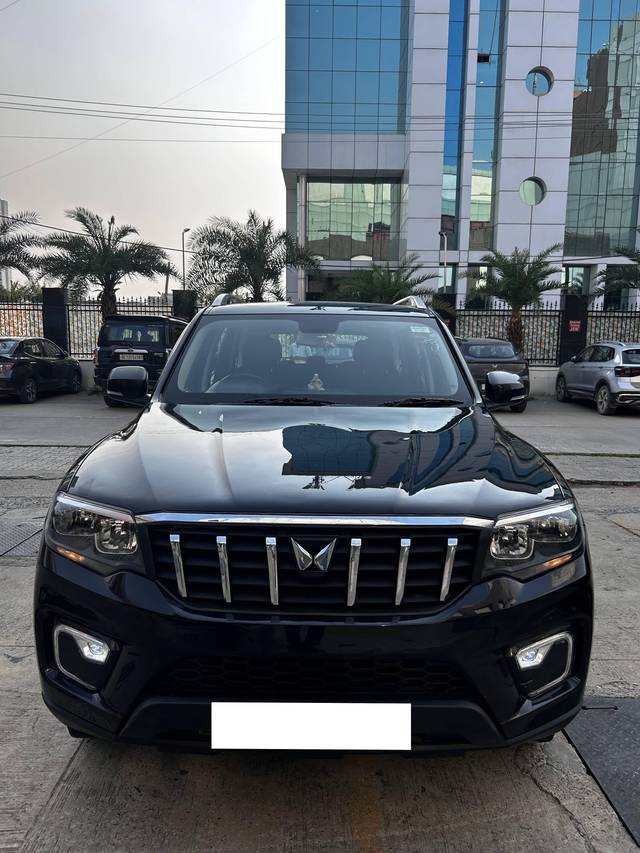 https://images10.gaadi.com/usedcar_image/4559851/original/processed_2080fc2c-7953-40f6-a015-3588f5dd9f76.jpg?imwidth=6400