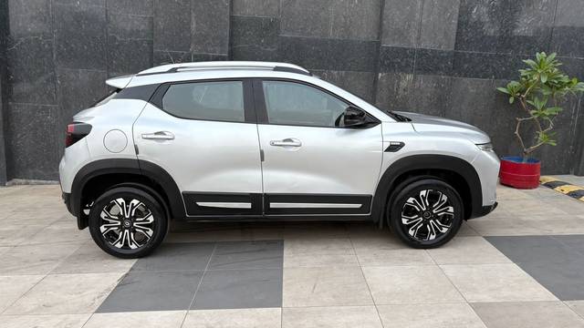https://images10.gaadi.com/usedcar_image/4559852/original/853594e3b403c76cfd5b463af990768e.jpg?imwidth=6401
