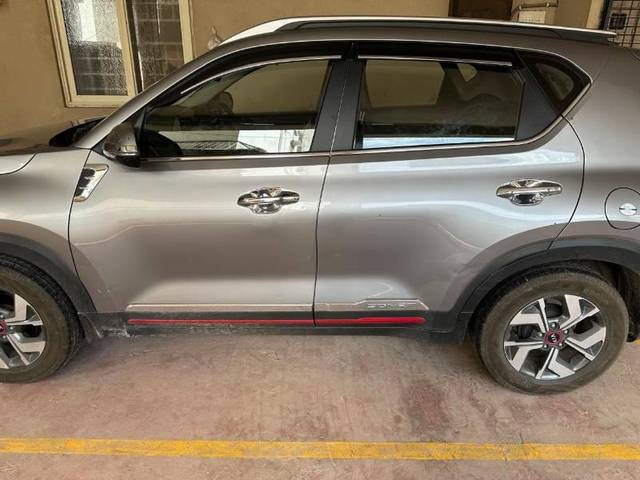 https://images10.gaadi.com/usedcar_image/4559941/original/processed_2353e496-0872-4cc5-b585-817607a0bc16.jpeg?imwidth=6402