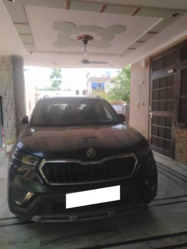https://images10.gaadi.com/usedcar_image/4559945/original/processed_2e7eba72-689c-4fa9-8a6b-b03fec77fac3.jpg?imwidth=6400