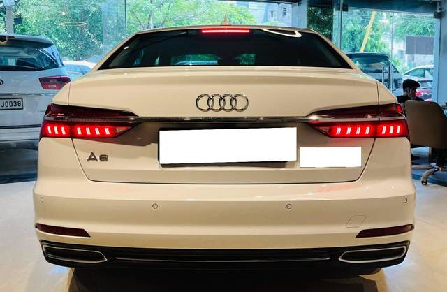 https://images10.gaadi.com/usedcar_image/4559947/original/processed_a60f4fbf2d853d10a16502fe1a163dba.jpg?imwidth=6401