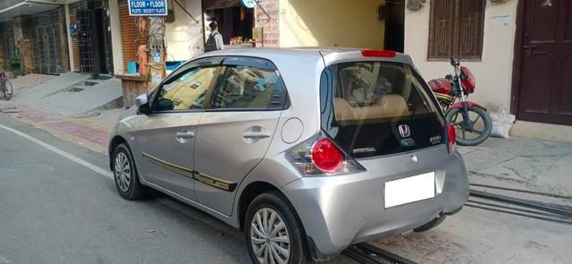 https://images10.gaadi.com/usedcar_image/4559952/original/processed_4a9e6bd1-5dc1-4aec-be32-909dffc767fa.jpg?imwidth=6402