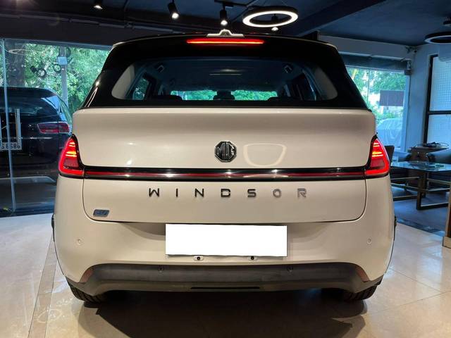 https://images10.gaadi.com/usedcar_image/4559960/original/processed_6a8027e484870a13443249776ddb095b.jpeg?imwidth=6402