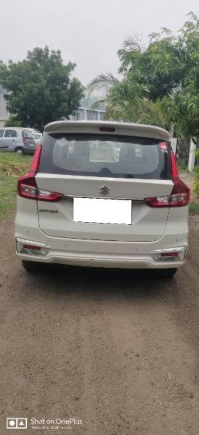 https://images10.gaadi.com/usedcar_image/4559964/original/processed_a6b6b9b9-93e8-49e3-9e1d-32f5dad229fe.jpg?imwidth=6402
