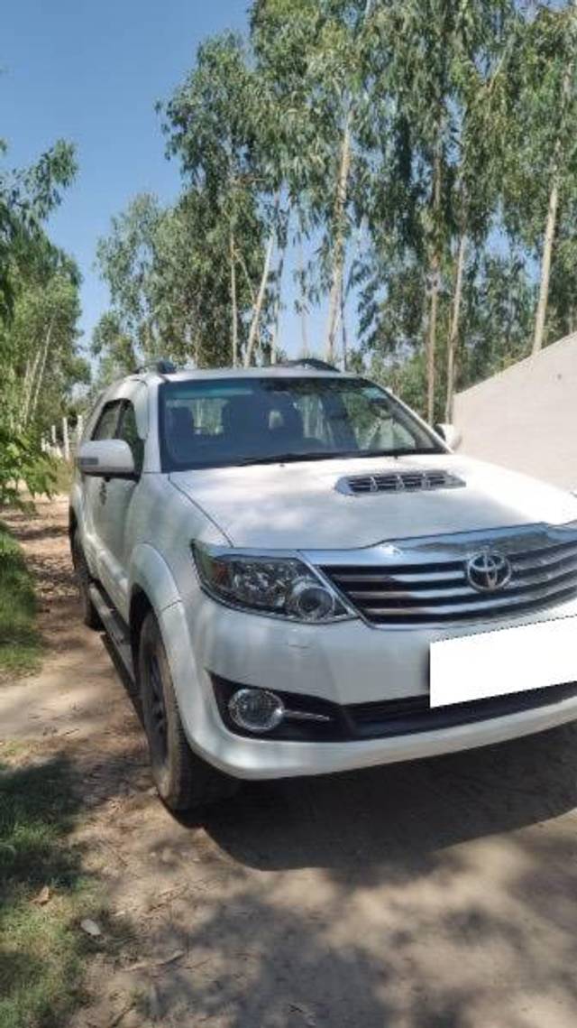 https://images10.gaadi.com/usedcar_image/4559966/original/processed_1f5adca6-031b-4c6a-a6bb-fef99bdb3138.jpeg?imwidth=6401