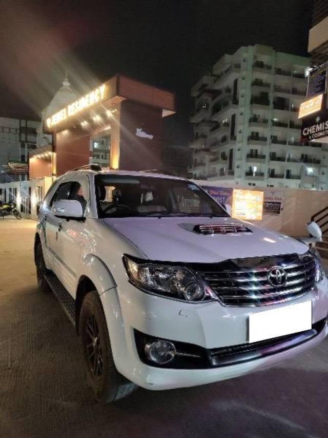 https://images10.gaadi.com/usedcar_image/4559966/original/processed_41e0bd21-46cf-430c-ba9a-33bf4c2146ee.jpeg?imwidth=6400